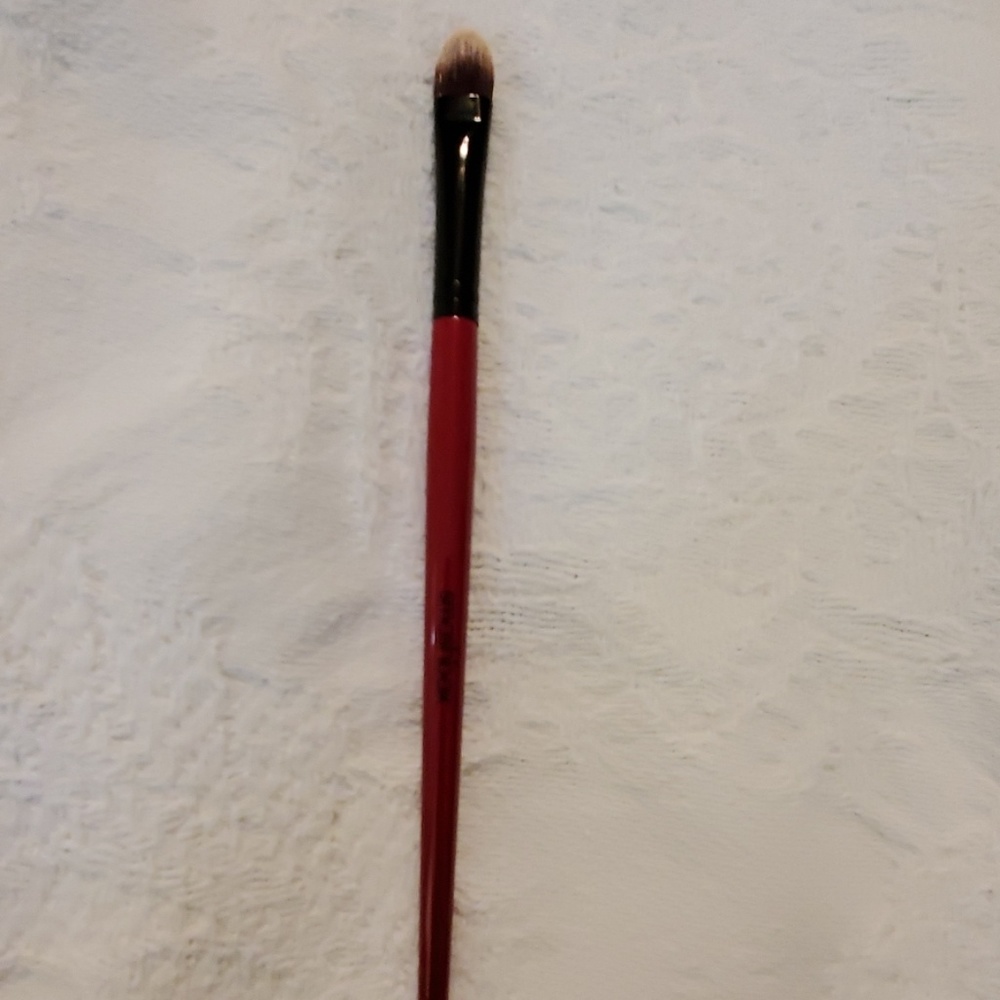 SMASHBOX Buildable Concealer Brush! - Picture 2 of 3